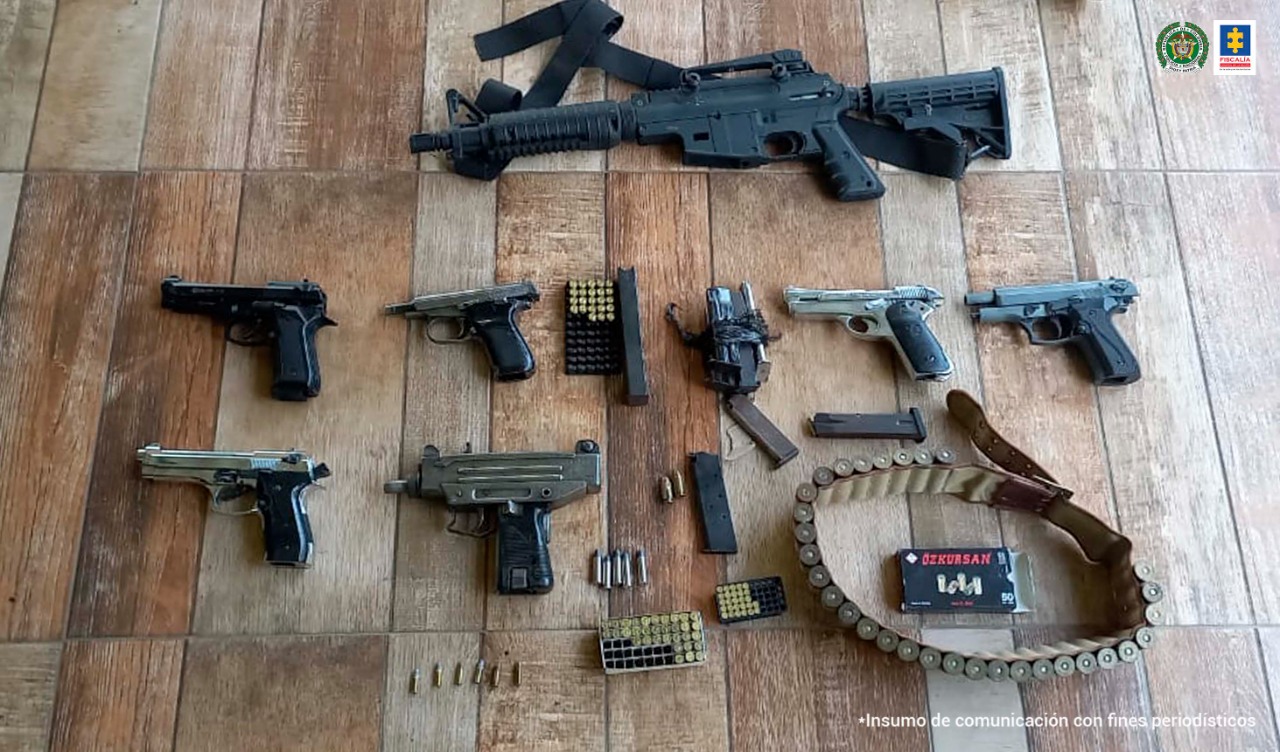 Material bélico de uso exclusivo de las fuerzas militares encontrado en la vivienda / Foto: Policía Nacional