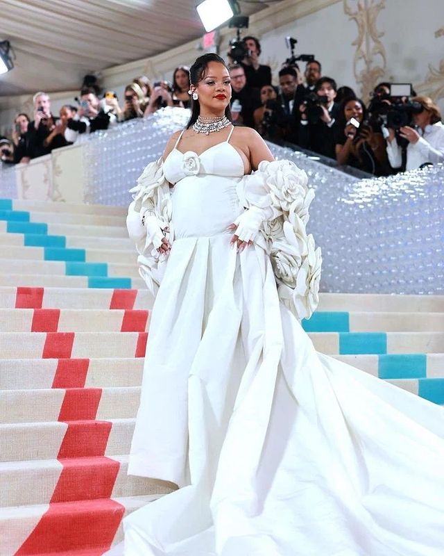 Rihanna MET GALA