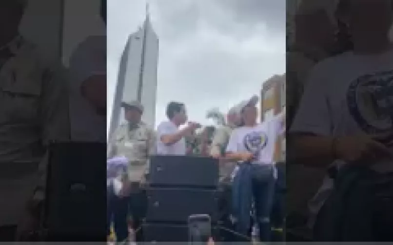 Jerónimo Uribe, hijo de Álvaro Uribe Vélez, en protestas en Medellín