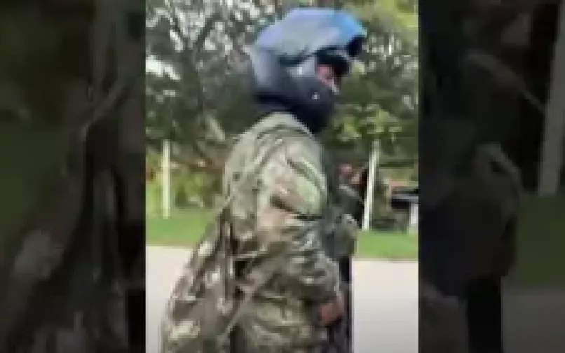 Captura de video Senadora Aida Quilcué regala a soldados por control en vía