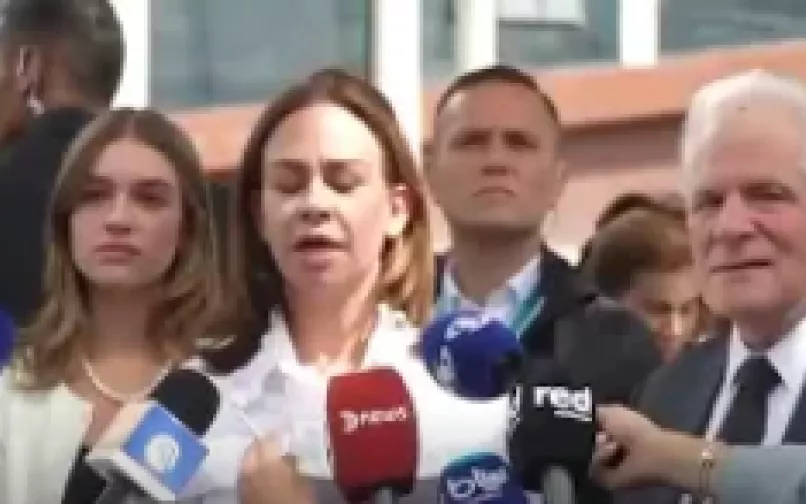 Maria Claudia Tarazona desde el lugar del atentado contra Miguel Uribe Turbay