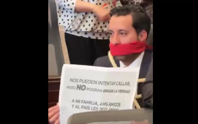 Julián López protesta