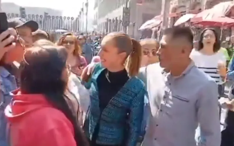 Momento del acoso a la presidenta Claudia Sheinbaum