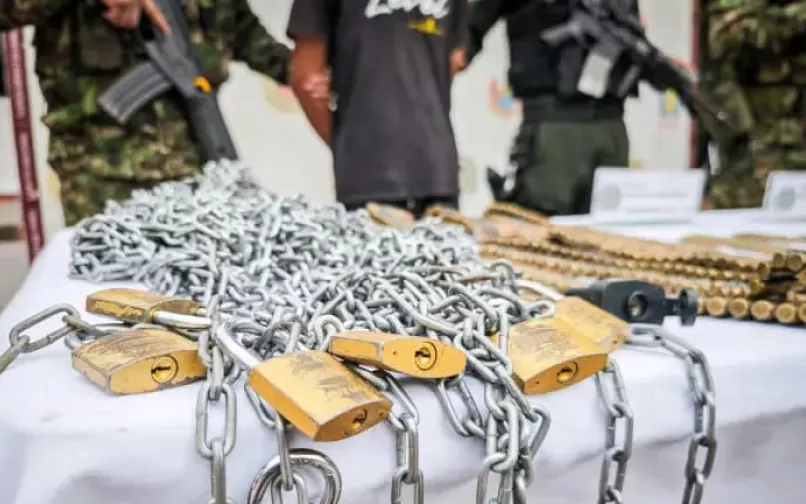 Cadenas y candados con los que mantenían retenidas a las víctimas
