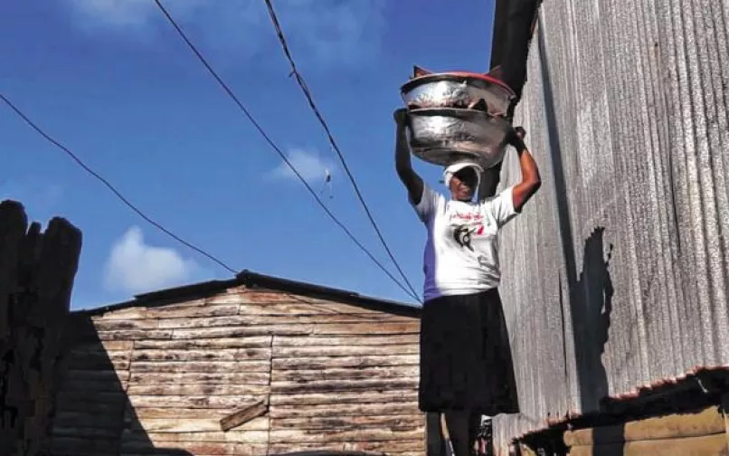 32 platoneras de Buenaventura reciben carnets de pequeños comerciantes