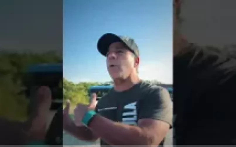 Alcalde de Barranquilla, Alejandro Char, en la entrega de vehículos a bicitaxistas