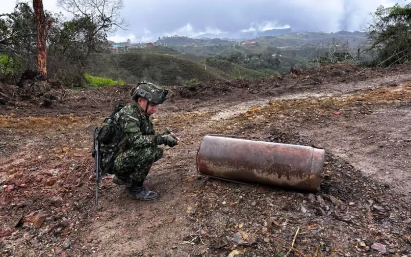 ejercito desactiva explosivos en vías de antioquia
