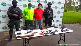 Capturado hombre que almacenaba armamento en su vivienda