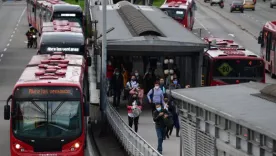 Ciudadano intentó colarse en TransMilenio pero quedó atrapado