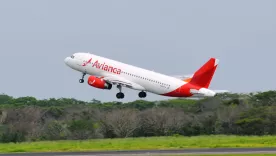 Pasajero intentó abrir la puerte de un avión en pleno vuelo