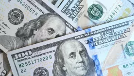 El dólar sigue en retroceso: cerró jornada por debajo de los $4.400