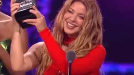 SHAKIRA EN PREMIOS JUVENTUD IMAGEN