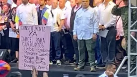 criminales acompañan a petro en manifestacion