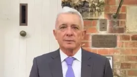 Alavaro Uribe Vélez 25 video