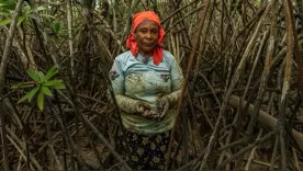 Beneficiaria del repoblamiento de alevinos en el centro del país