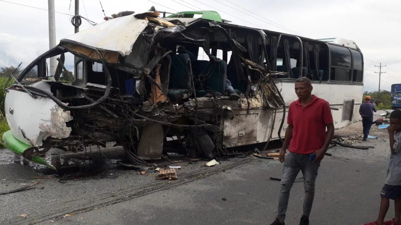 Accidente de tren cañero dejó un muerto y 10 heridos en el Valle del Cauca