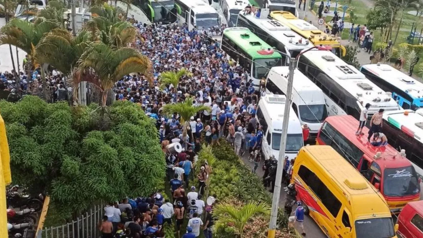 Ibagué: Desmanes de hinchas de Millonarios en el estadio Manuel Murillo Toro