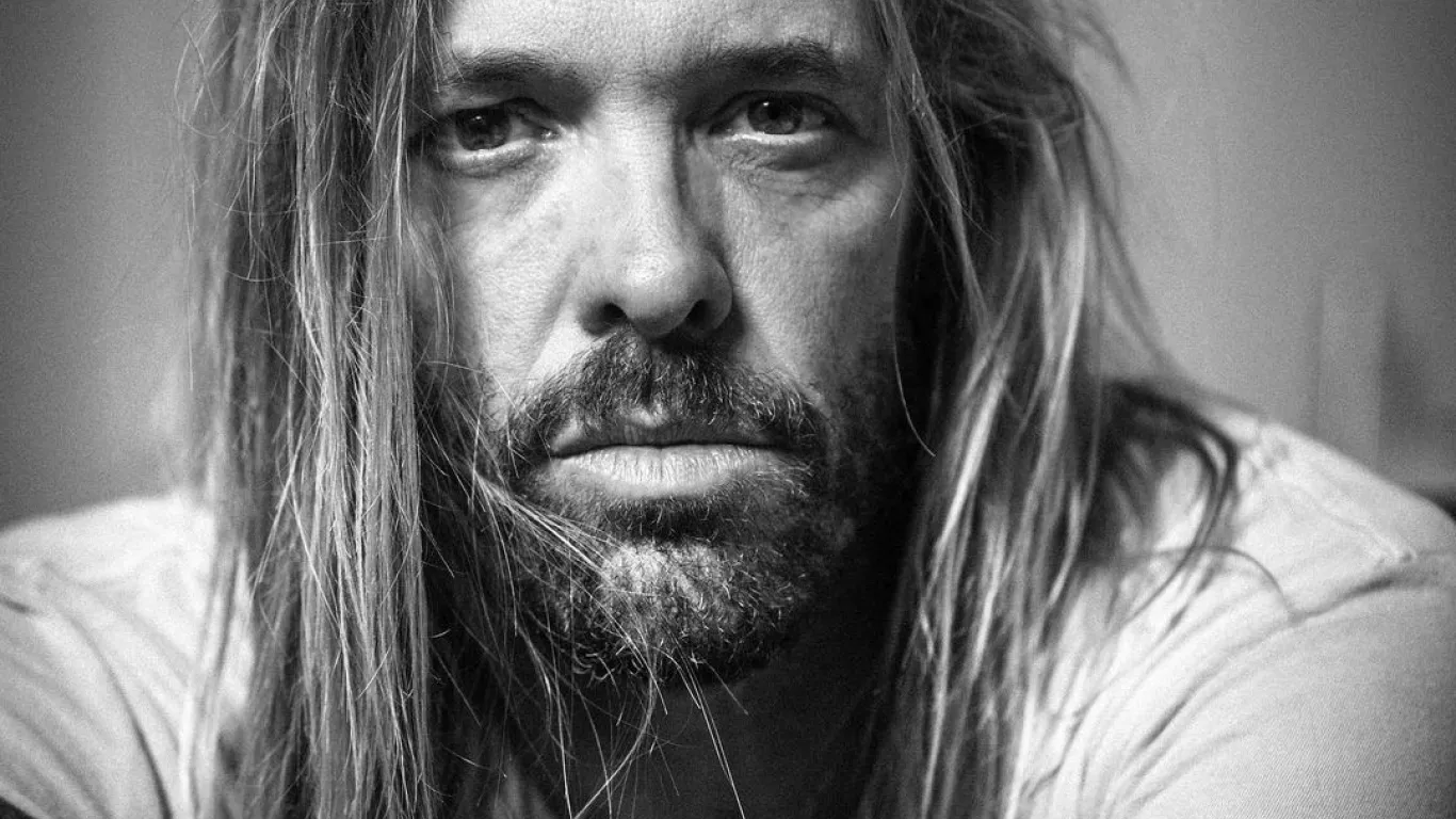 Baterista Taylor Hawkins habría muerto de un infarto