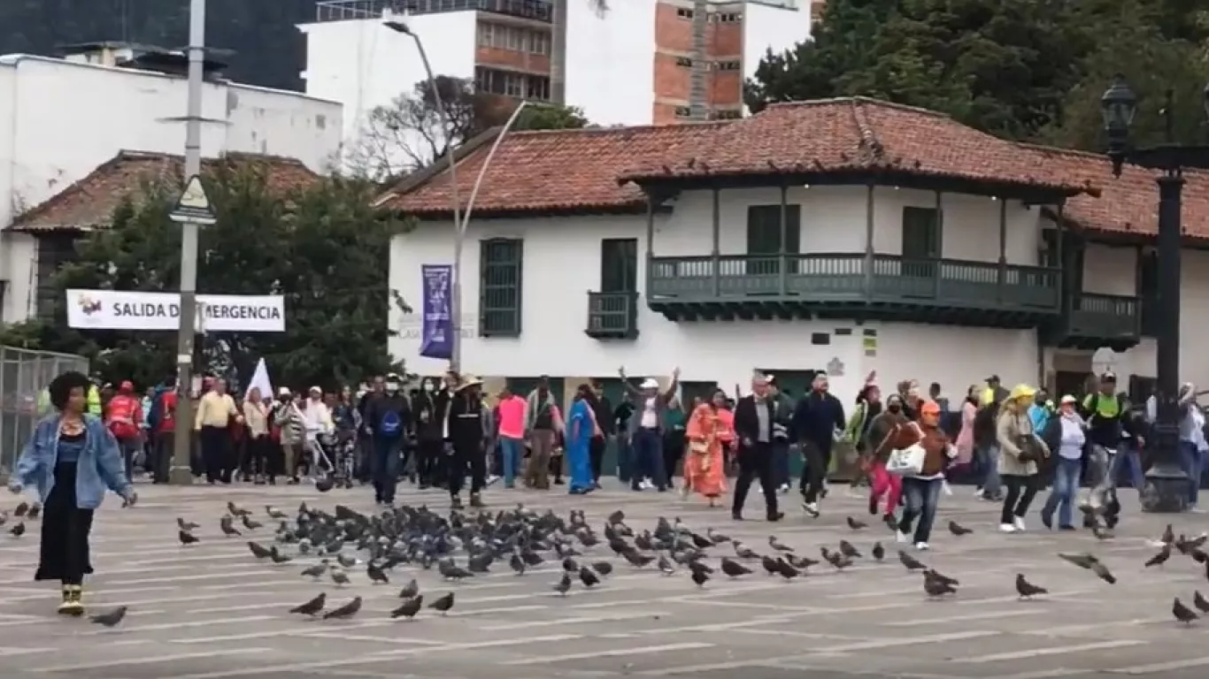 APERTURA PLAZA DE BOLIVAR 