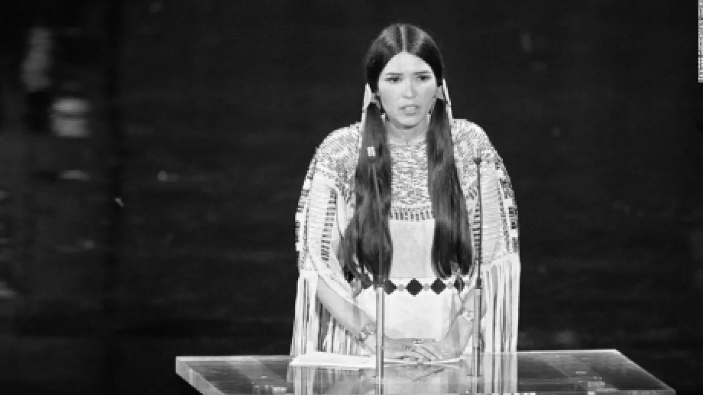 actriz indígena Sacheen Littlefeather,