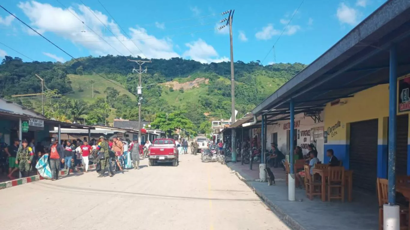 En Catatumbo disidencias organizaron desfile y jornada de limpieza 