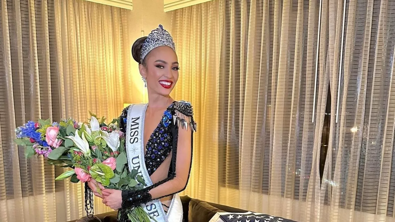 MISS USA RENUNCIA A SU TÍTULO