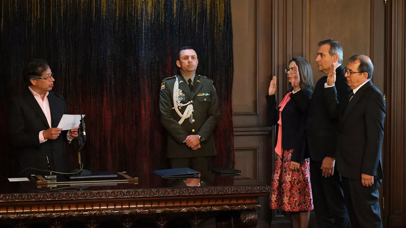 Posesión tres embajadores