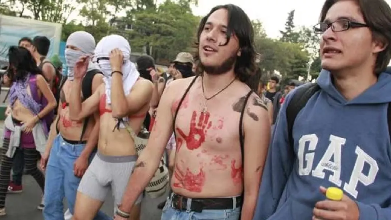 EXHIBICIONISMO EN COLOMBIA