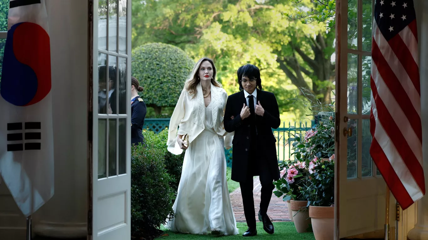 ANGELINA JOLIE EN CASA BLANCA