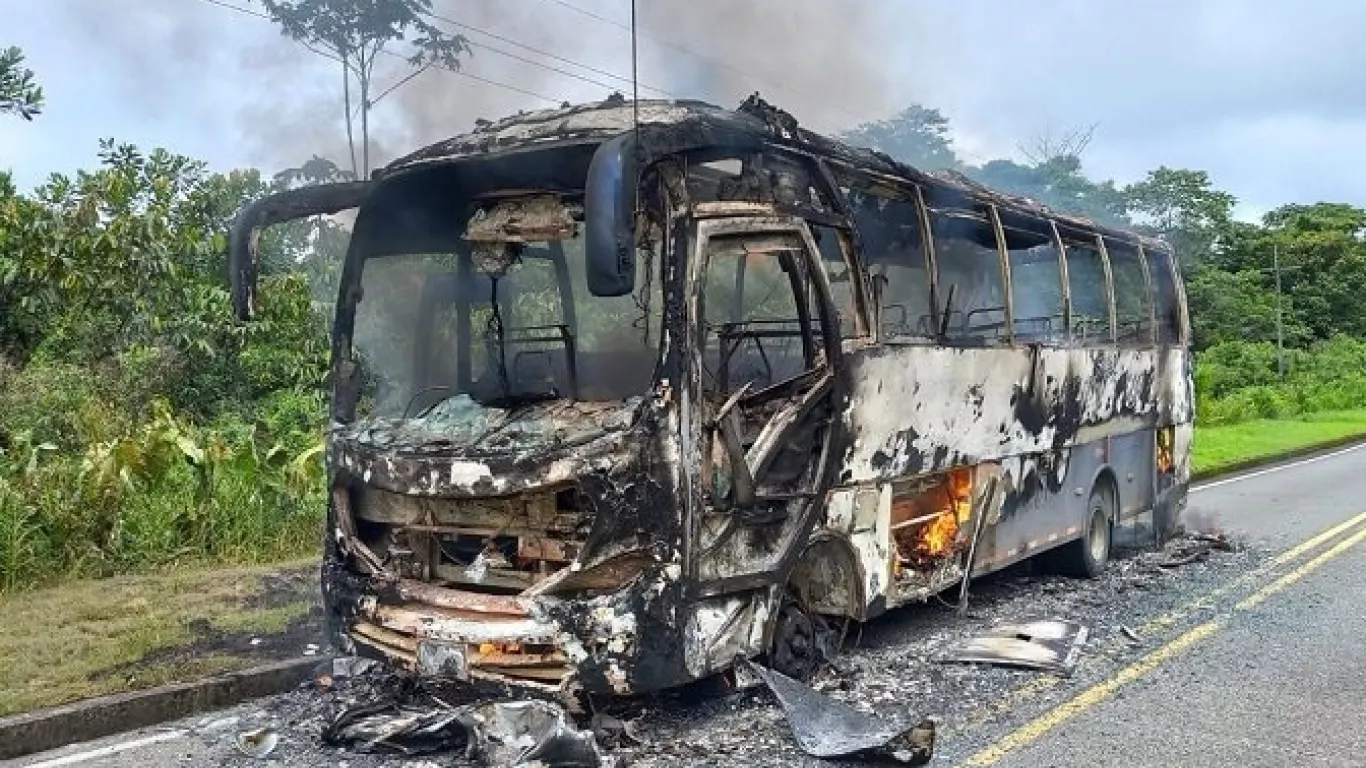 Bus incendiado