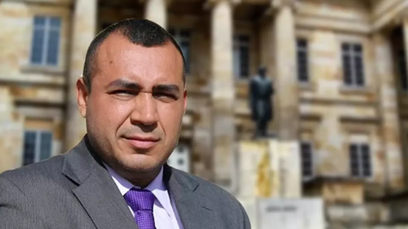 Corrupción: millonario giro a contratistas de senador enreda a directivo del Senado