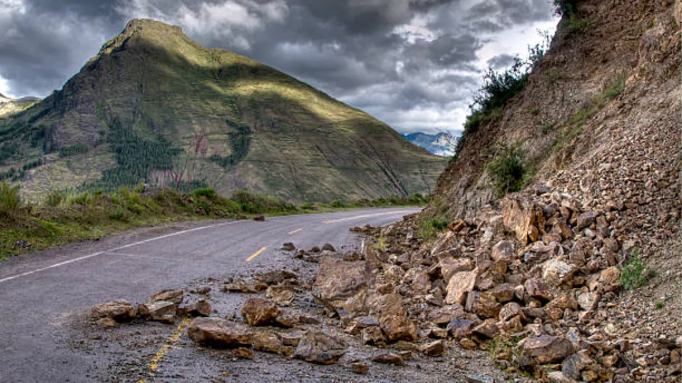 DESLIZAMIENTO DE TIERRA