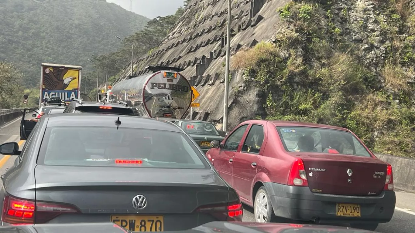 Cierre en la vía al llano por accidente en túnel 