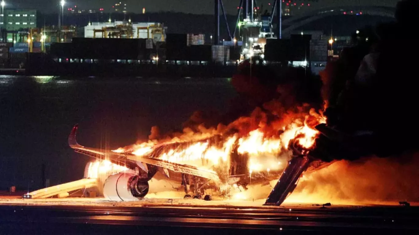 INCENDIO AEROPUERTO EN TOKIO