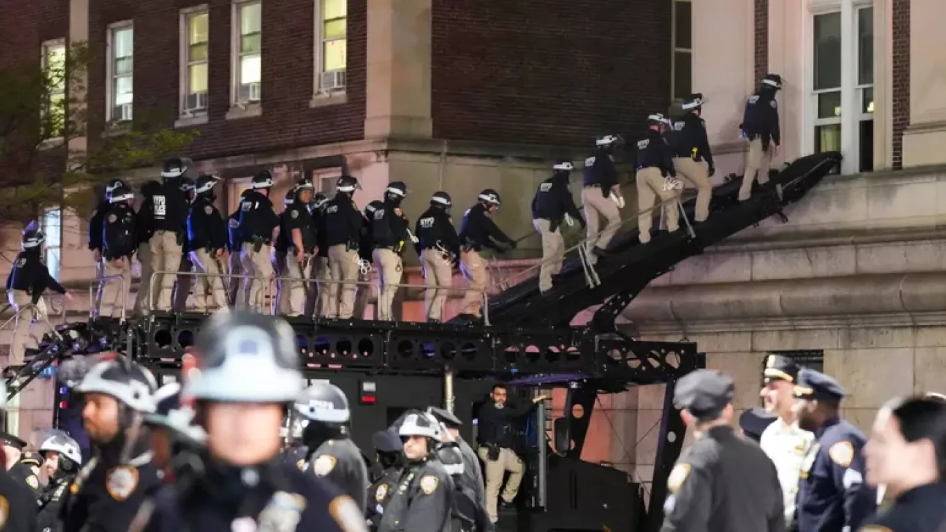 ingreso-fuerza-policia-universidad-columbia