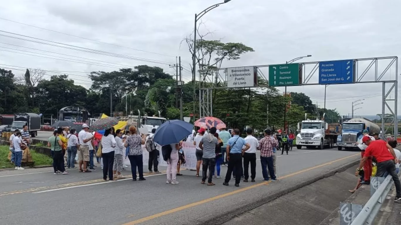 MANIFESTANTES VÍA AL LLANO 16 JULIO