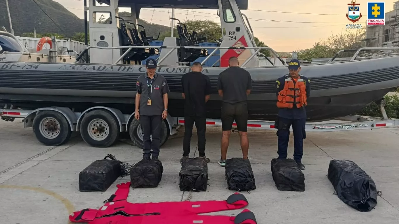 polizones colombianos en barco de Ucrania