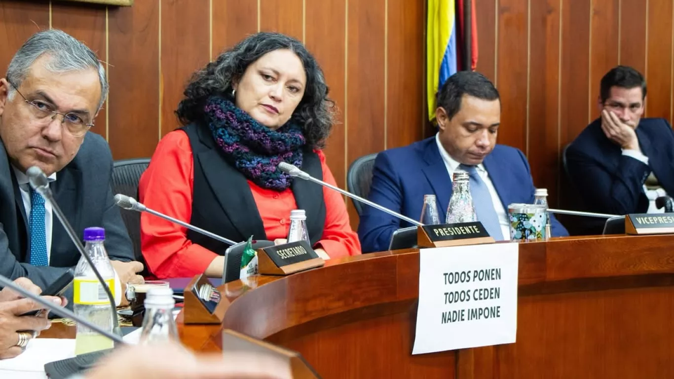 Angélica Lozano 25