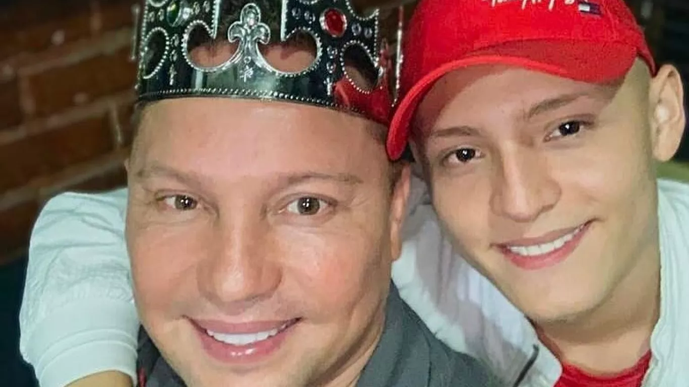 Giovanny Ayala y su hijo Miguel Ayala 25