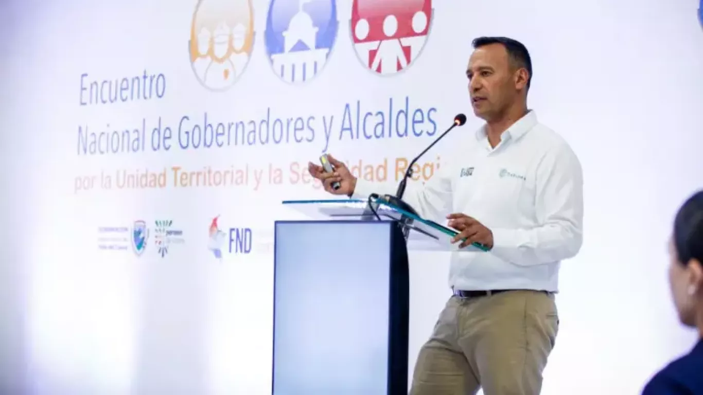 Ministro de Defensa Pedro Sánchez recompensa carro bomba