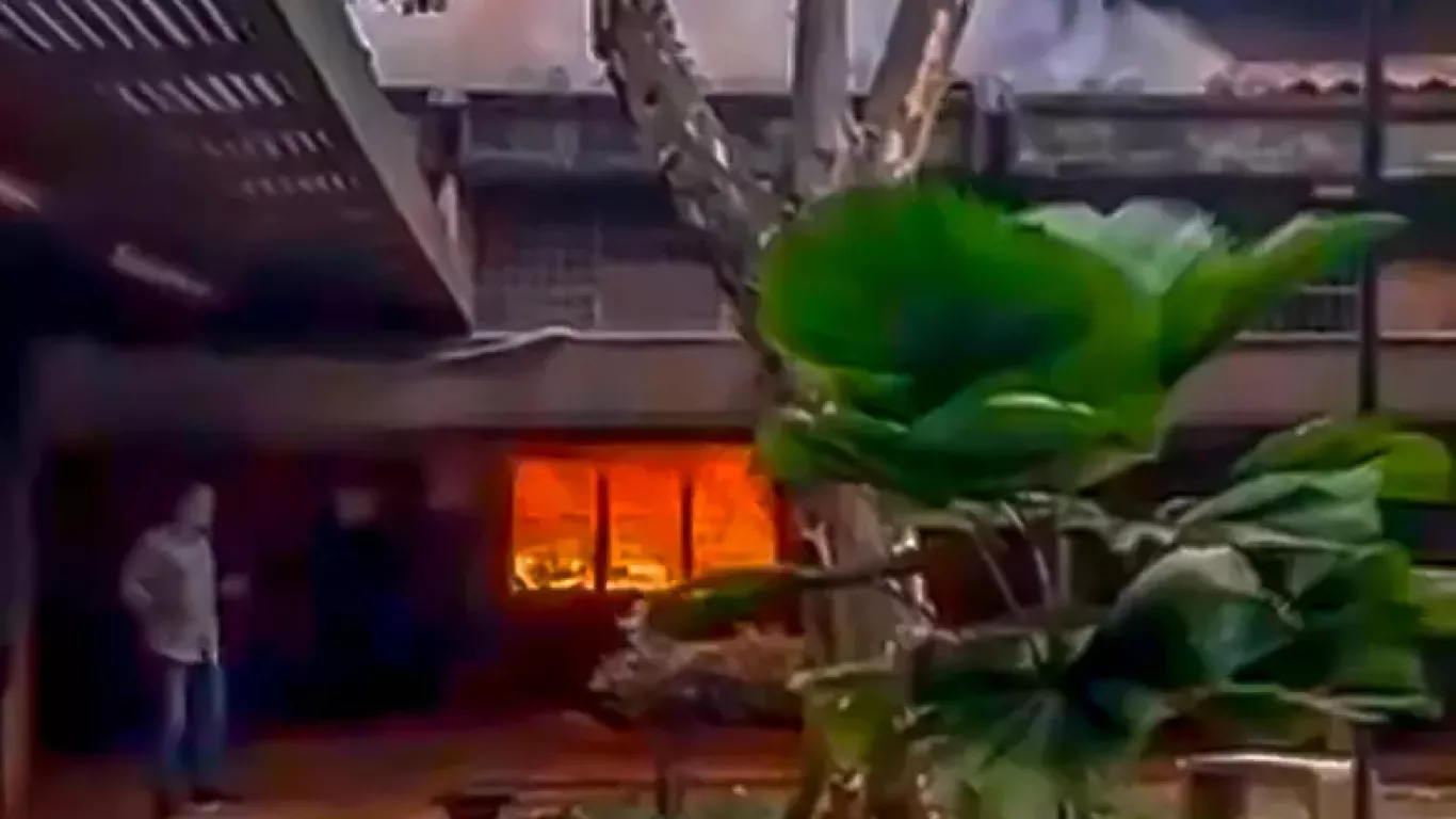 Incendio provocado en el Politécnico Jaime Isaza Cadavid de Medellín