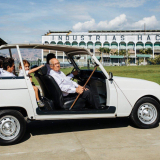 José María Acevedo fundador de Haceb en su Renault 4 que adaptó y lo acompañó hasta sus últimos días. Crédito foto: Tomada de cuenta de X de Haceb.